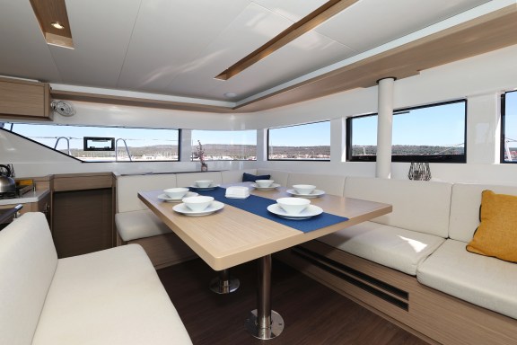 Image of Disonesto yacht #26
