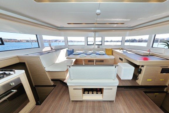 Image of Disonesto yacht #13