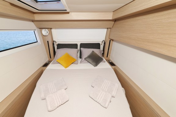 Image of Disonesto yacht #32