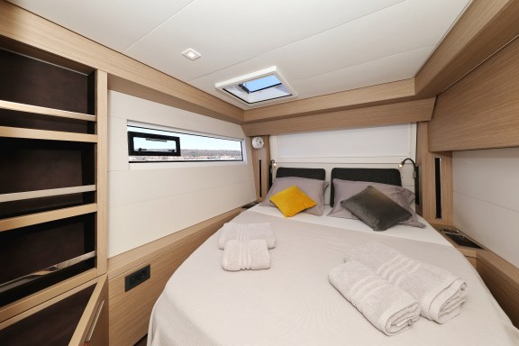 Image of Disonesto yacht #33