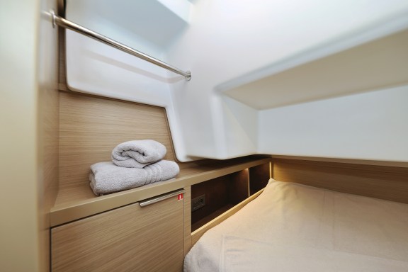 Image of Disonesto yacht #35