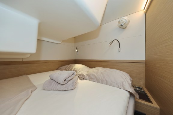 Image of Disonesto yacht #36