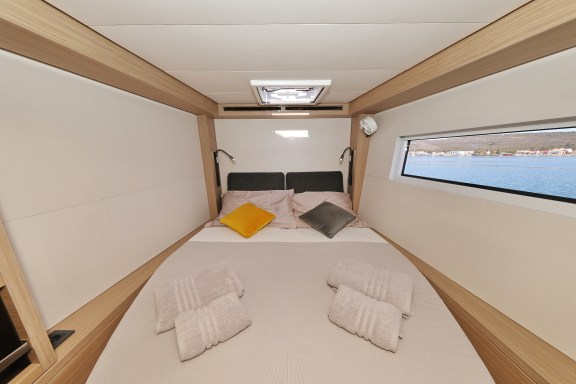 Image of Disonesto yacht #38