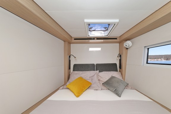 Image of Disonesto yacht #39