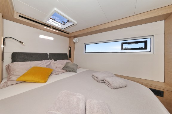 Image of Disonesto yacht #40