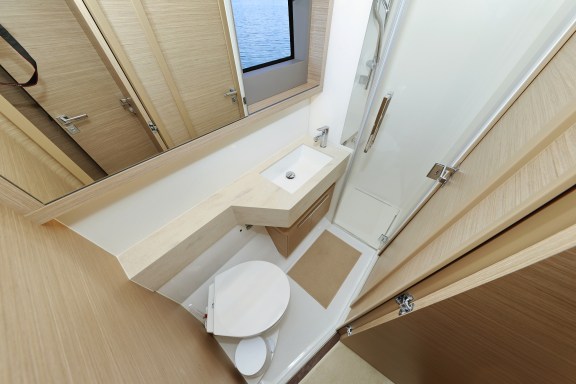 Image of Disonesto yacht #42