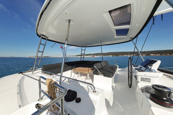 Image of Disonesto yacht #48