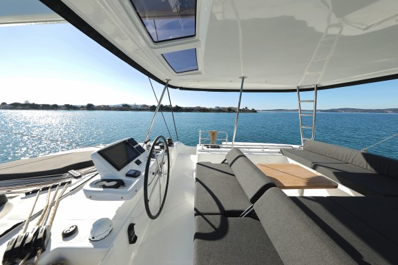 Image of Disonesto yacht #51