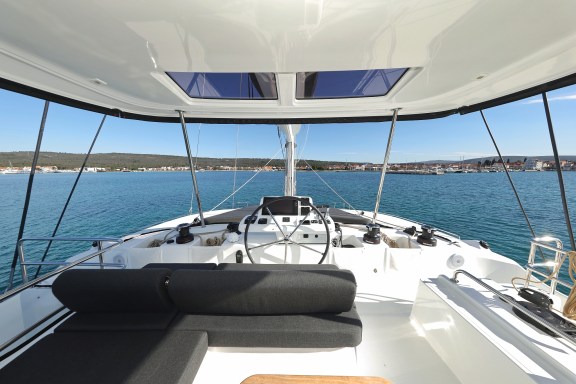 Image of Disonesto yacht #54