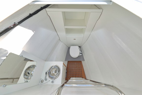 Image of Disonesto yacht #55