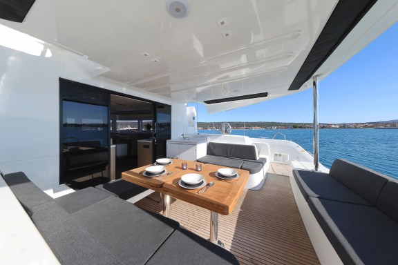 Image of Disonesto yacht #59