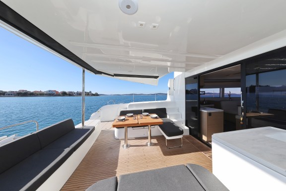 Image of Disonesto yacht #60