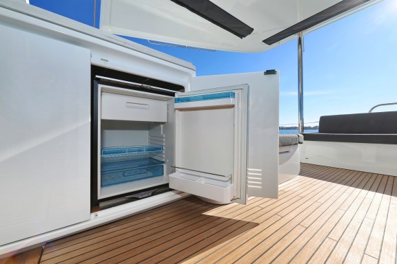 Image of Disonesto yacht #62