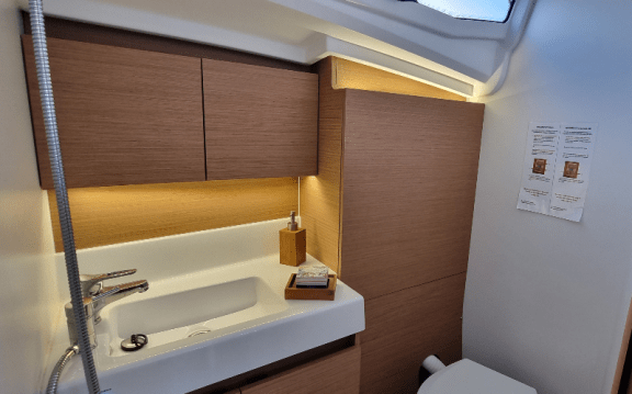 Image of Sunny yacht #11