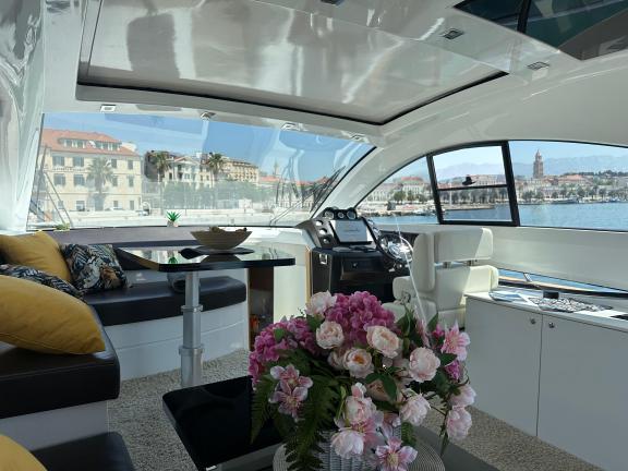 Image of Silver Arrow yacht #10