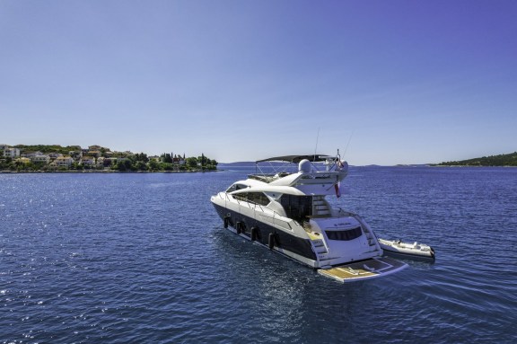 Image of 2 Drunk yacht #5