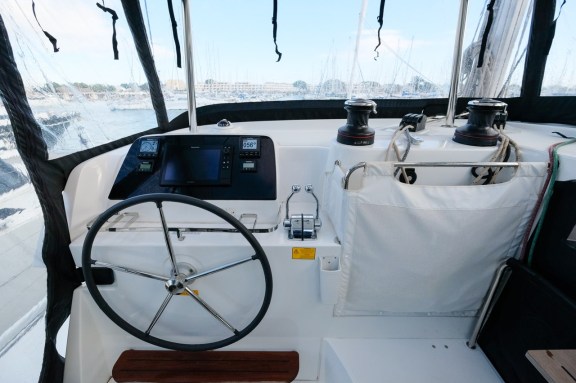 Image of White Chadal yacht #8