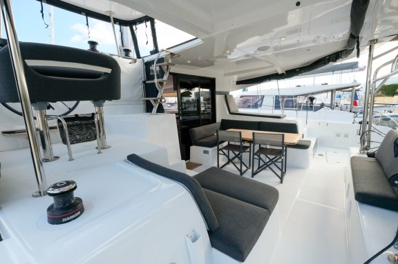 Image of White Chadal yacht #11