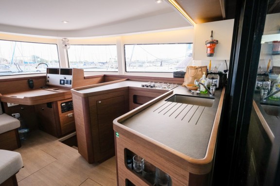 Image of White Chadal yacht #15