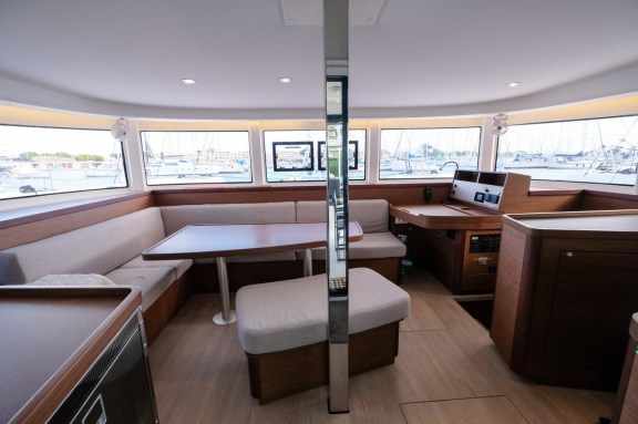 Image of White Chadal yacht #12