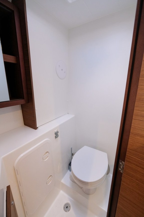 Image of White Chadal yacht #19