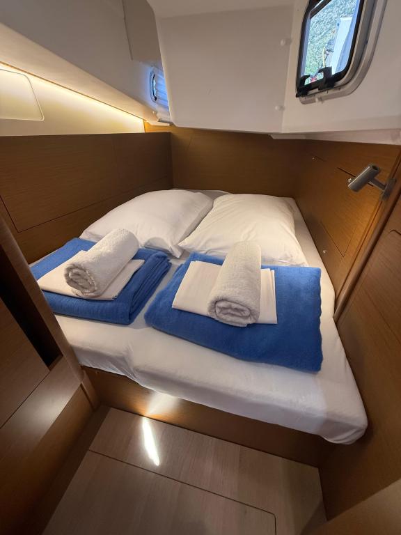 Image of Sunset Kiss yacht #10