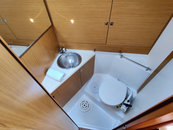 Image of Lady Joanna yacht #10