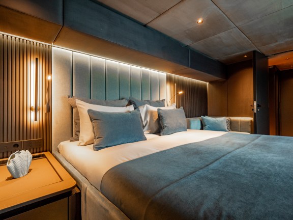 Image of Shades of Grey yacht #18