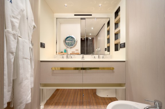 Image of Viva yacht #27