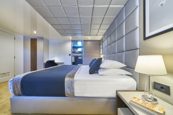 Image of Rara Avis yacht #33