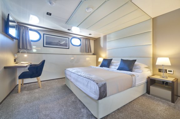 Image of Rara Avis yacht #35