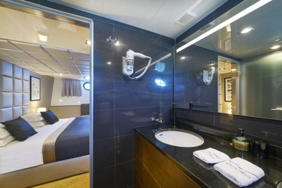 Image of Rara Avis yacht #37