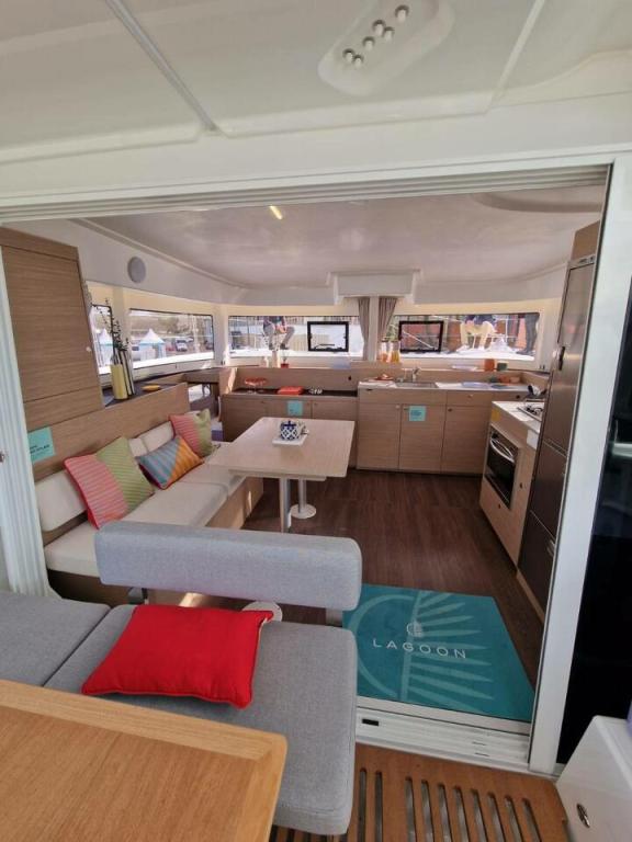 Image of New yacht #8