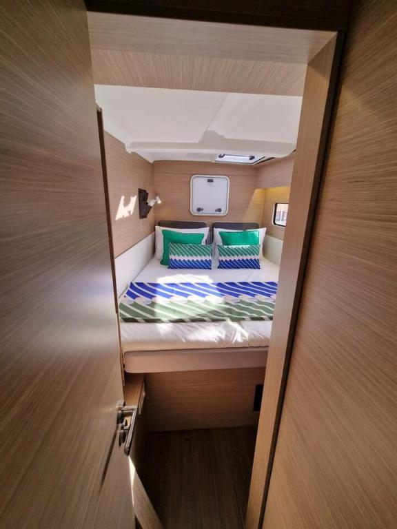 Image of New yacht #12