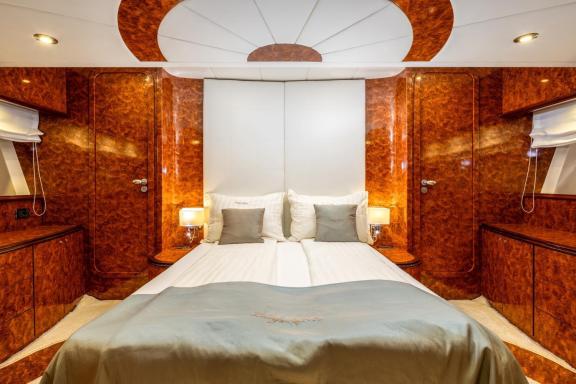 Image of Lady Lona yacht #18