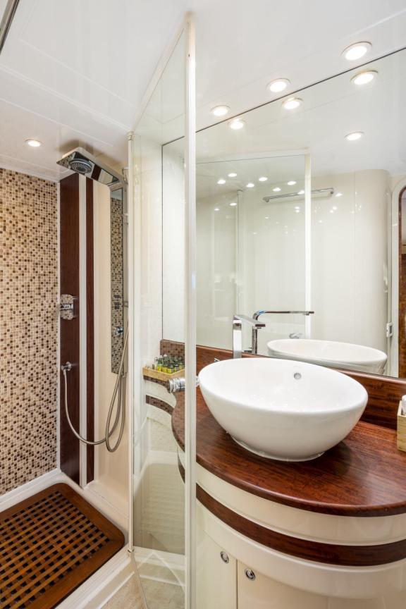 Image of Lady Lona yacht #20