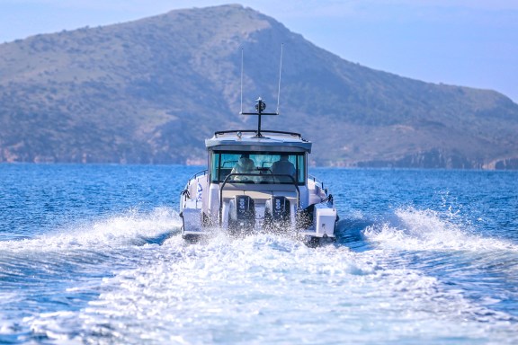 Image of Bugs Bunny yacht #6