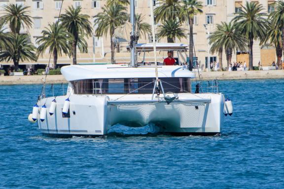 Image of Poppy yacht #4