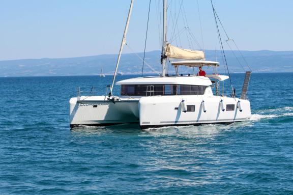 Image of Poppy yacht #6