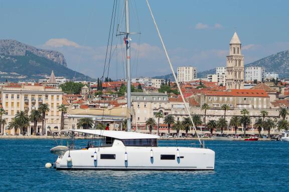 Image of Poppy yacht #3