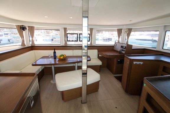 Image of Poppy yacht #17