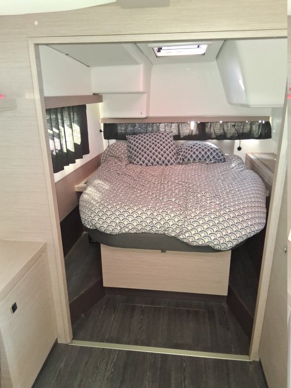 Image of Blue Champagne yacht #8