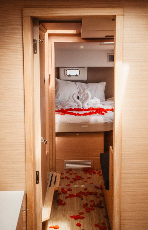 Image of Untethered yacht #3