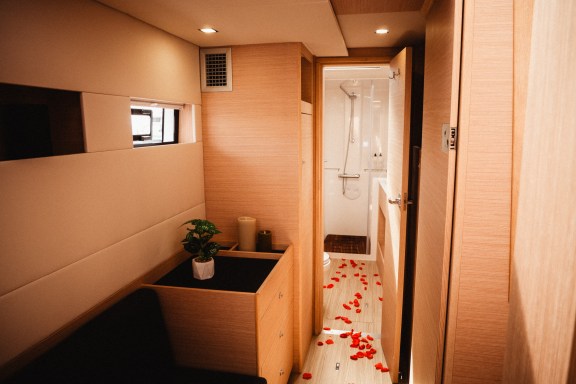 Image of Untethered yacht #4