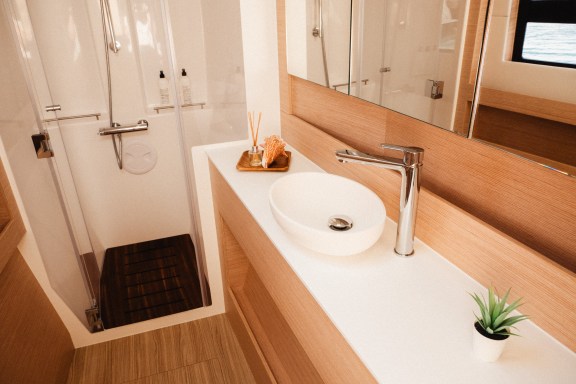 Image of Untethered yacht #6