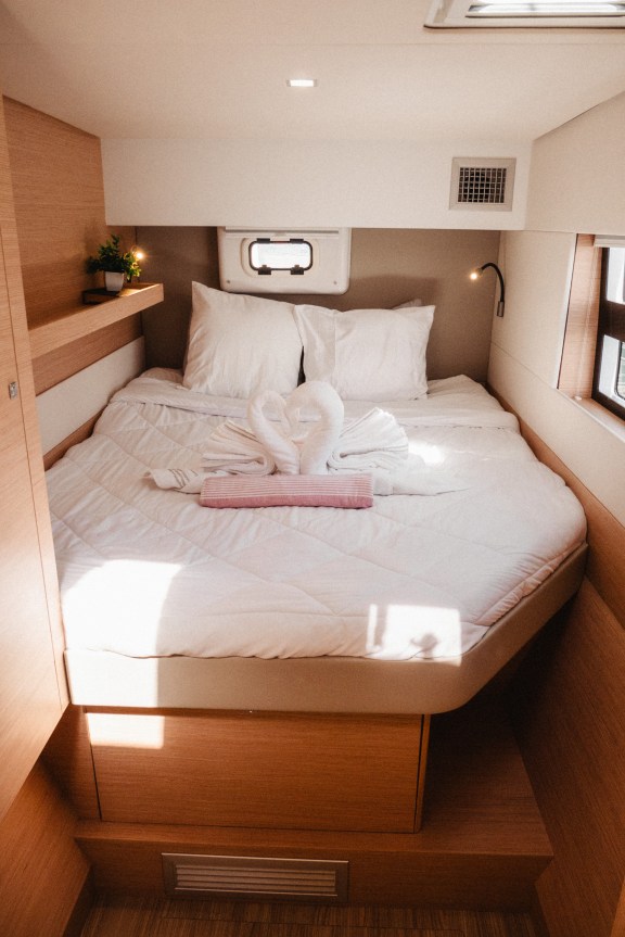 Image of Untethered yacht #7