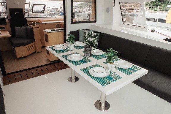 Image of Untethered yacht #9