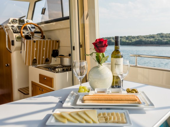 Image of H2 yacht #7