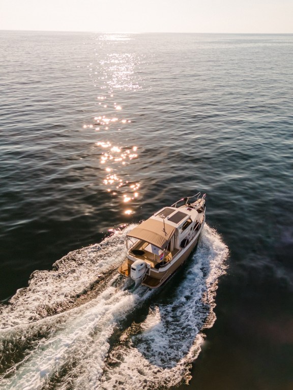 Image of H2 yacht #9