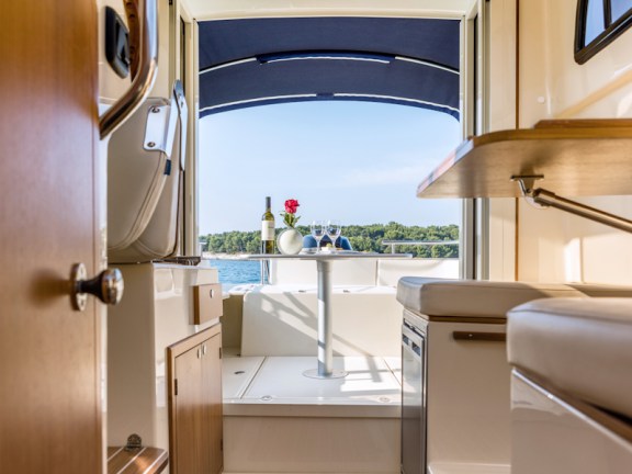 Image of H2 yacht #11